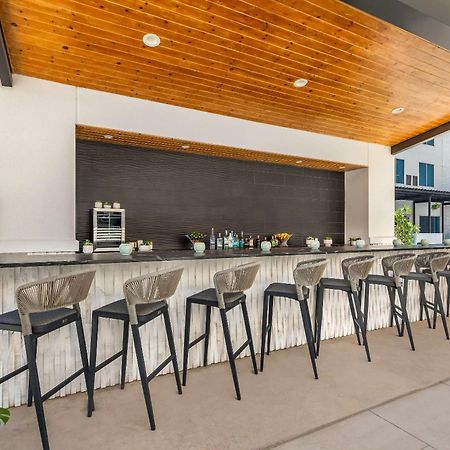 Cambria Hotel Waco University Riverfront Екстериор снимка