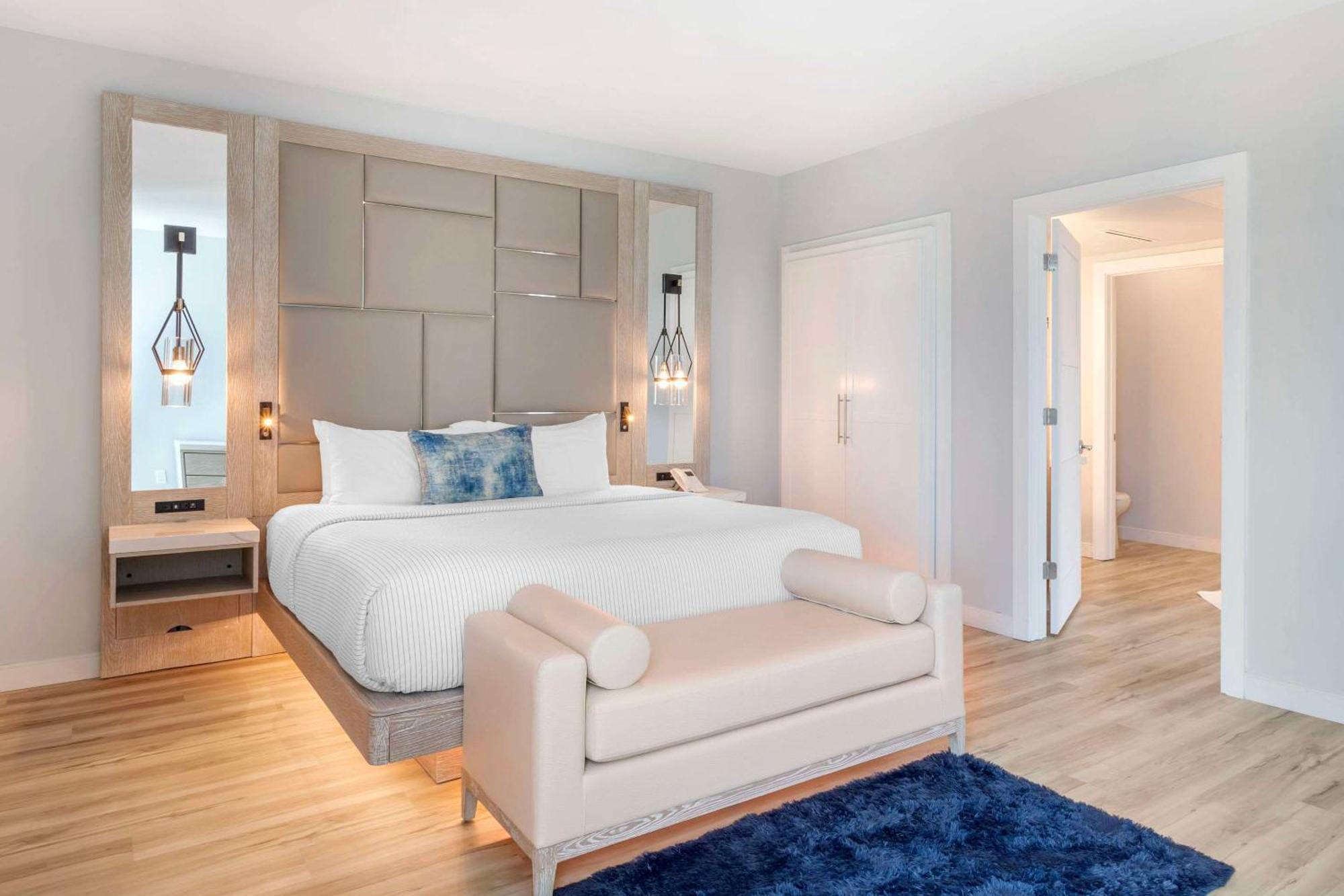 Cambria Hotel Waco University Riverfront Екстериор снимка
