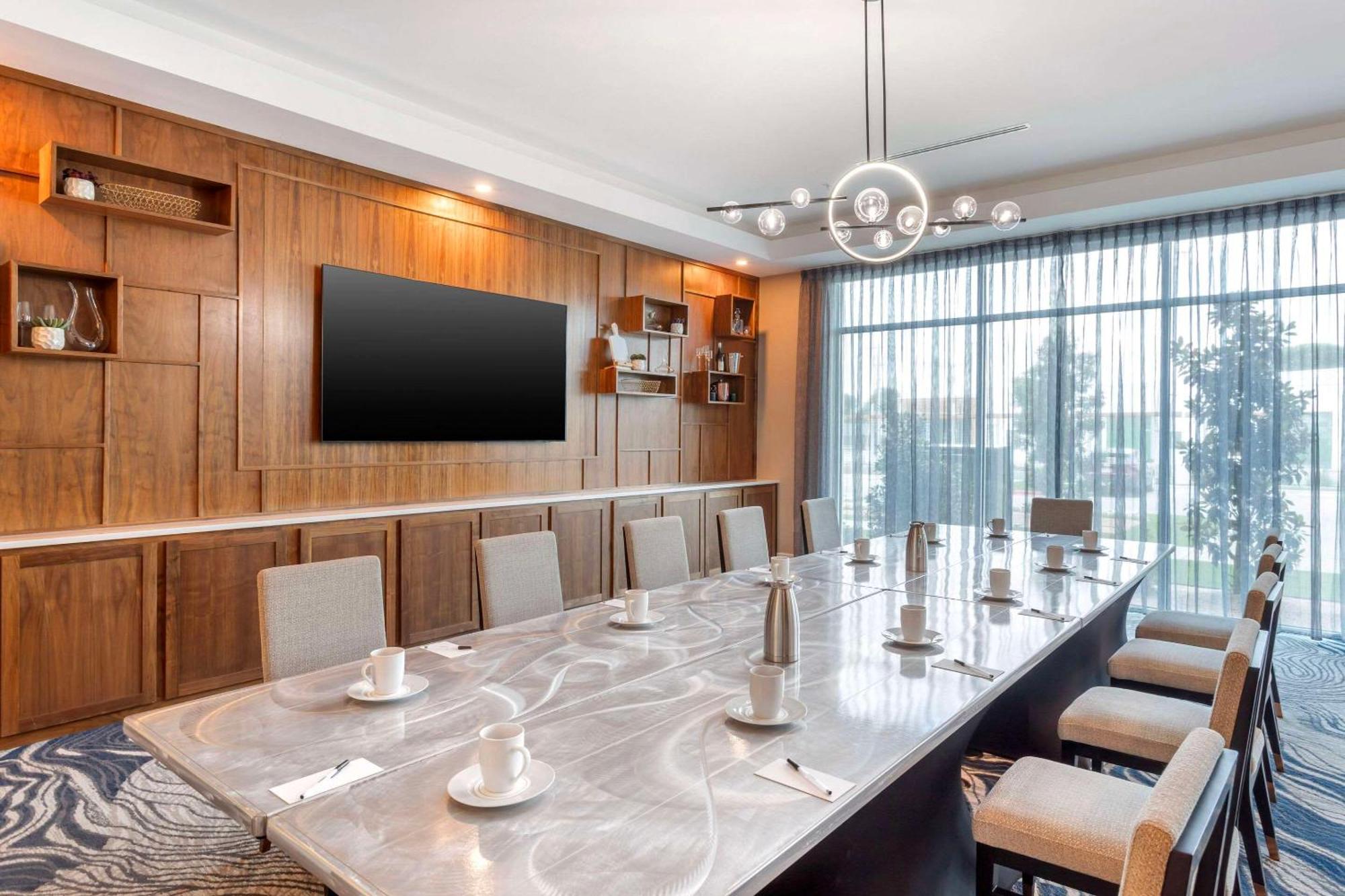 Cambria Hotel Waco University Riverfront Екстериор снимка