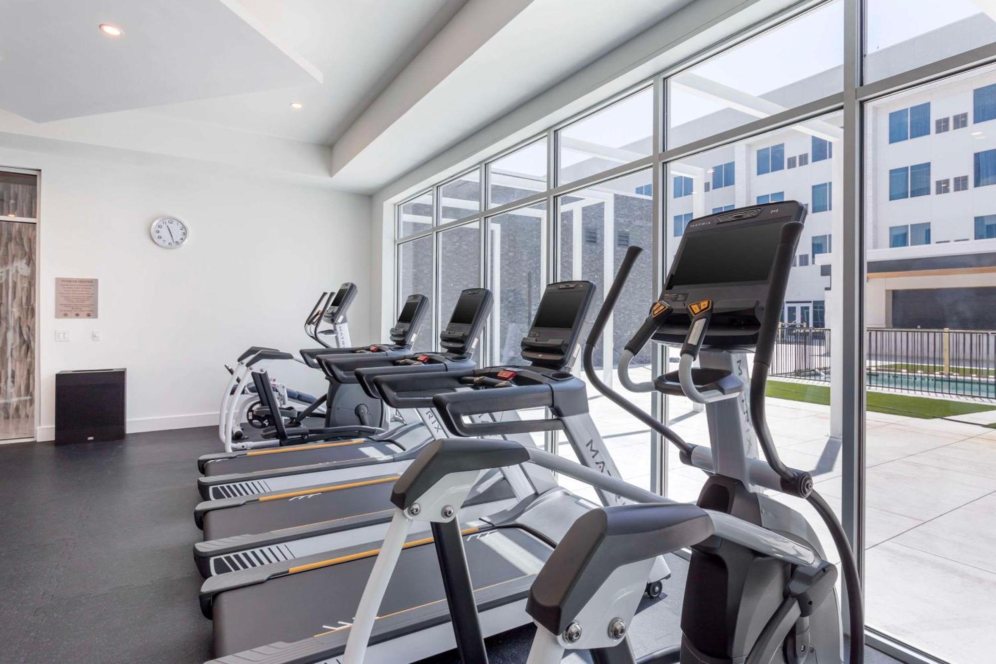 Cambria Hotel Waco University Riverfront Екстериор снимка