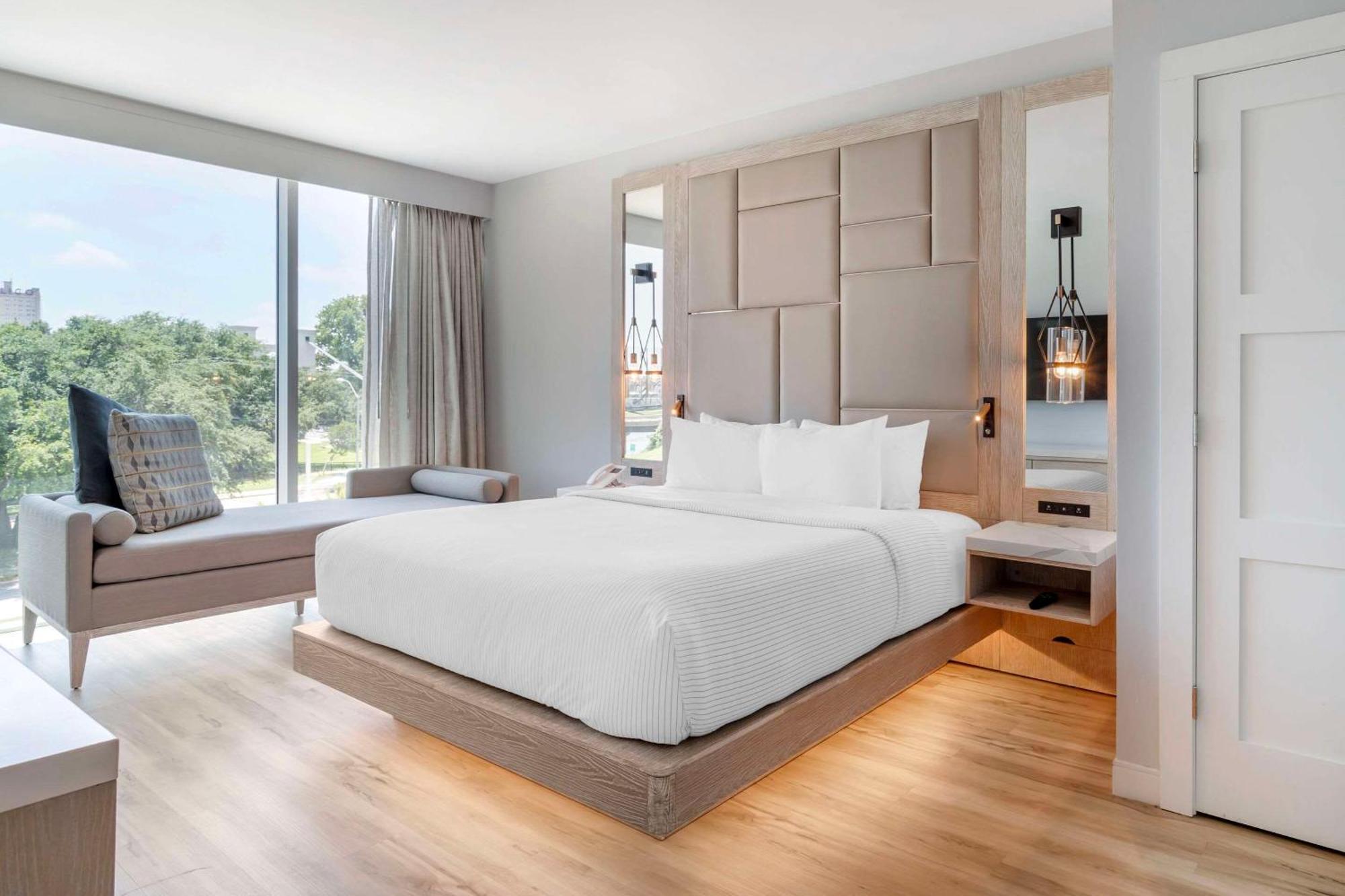 Cambria Hotel Waco University Riverfront Екстериор снимка