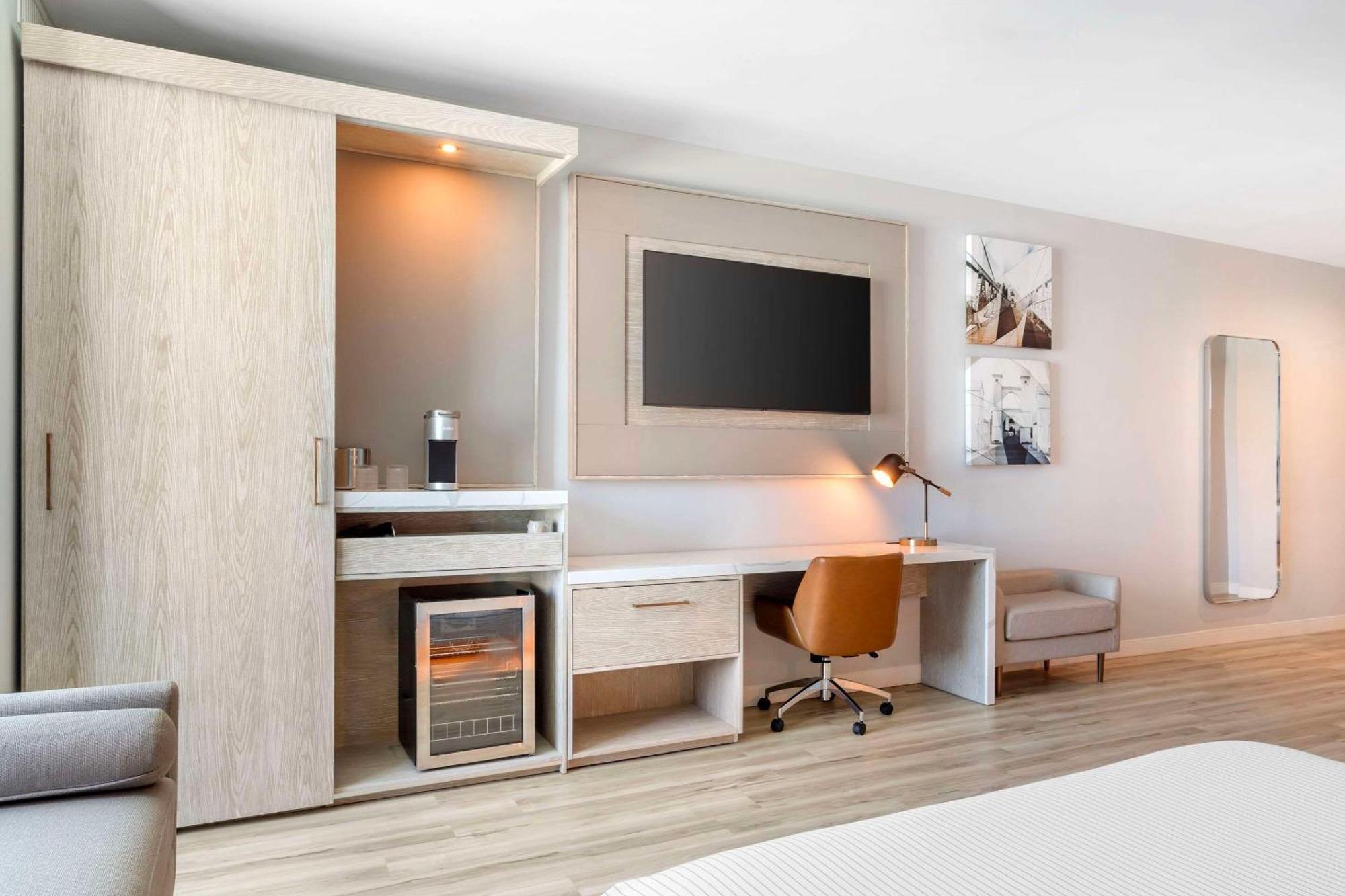 Cambria Hotel Waco University Riverfront Екстериор снимка