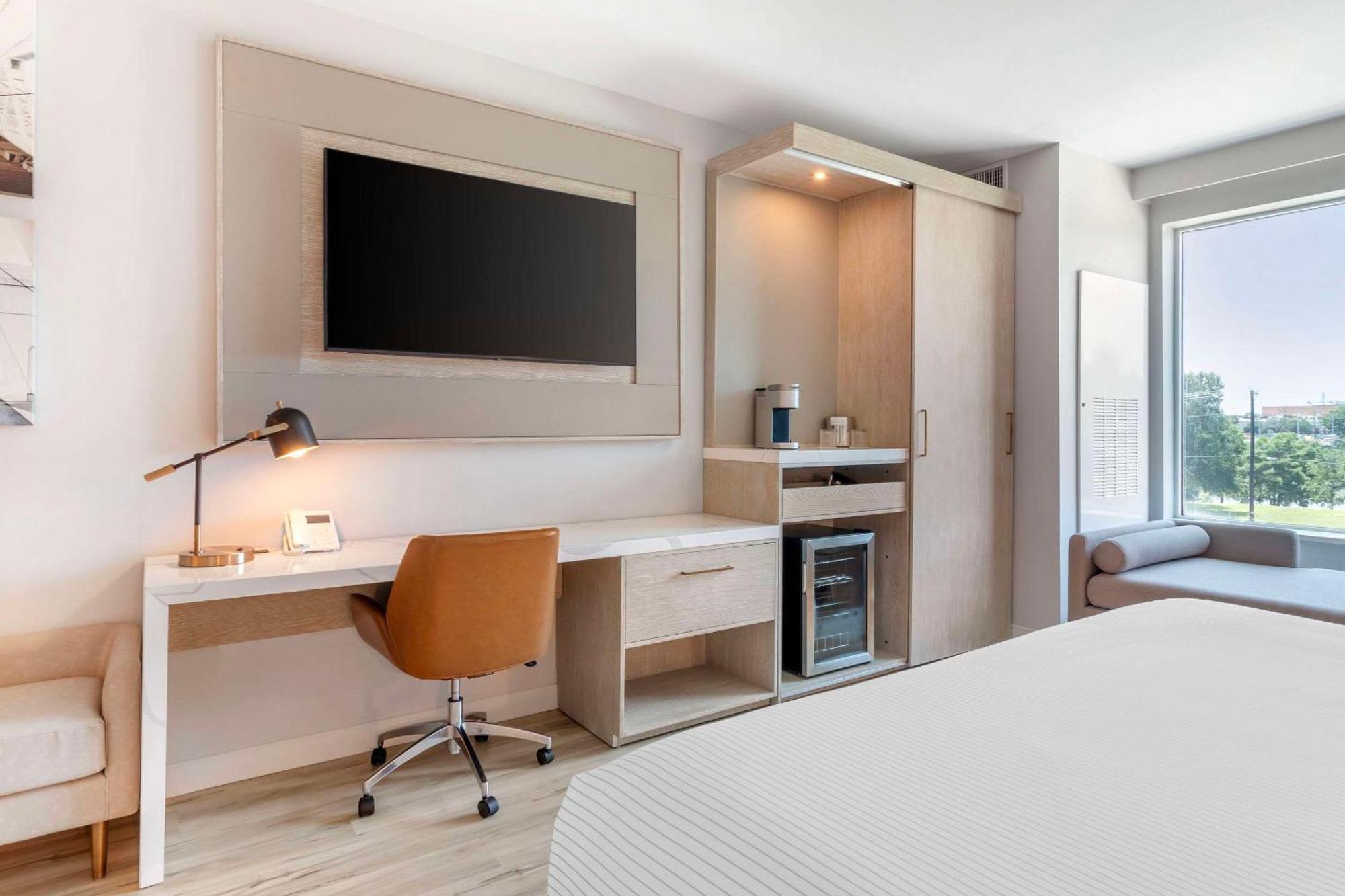 Cambria Hotel Waco University Riverfront Екстериор снимка