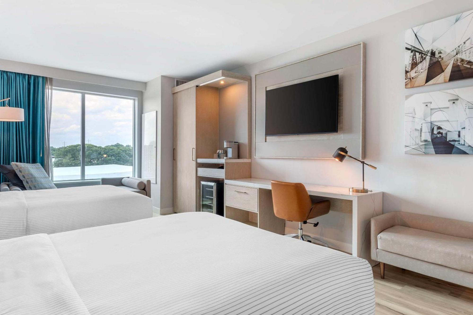 Cambria Hotel Waco University Riverfront Екстериор снимка
