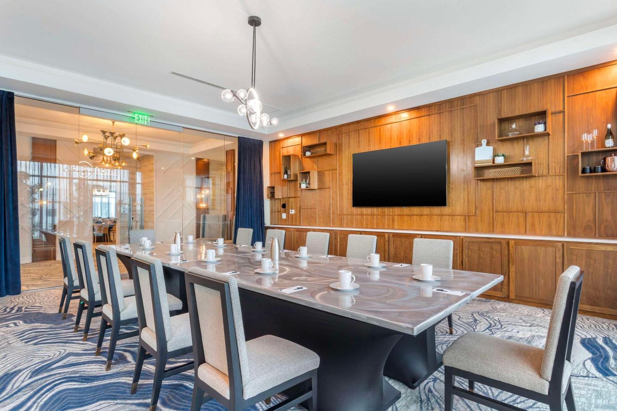 Cambria Hotel Waco University Riverfront Екстериор снимка