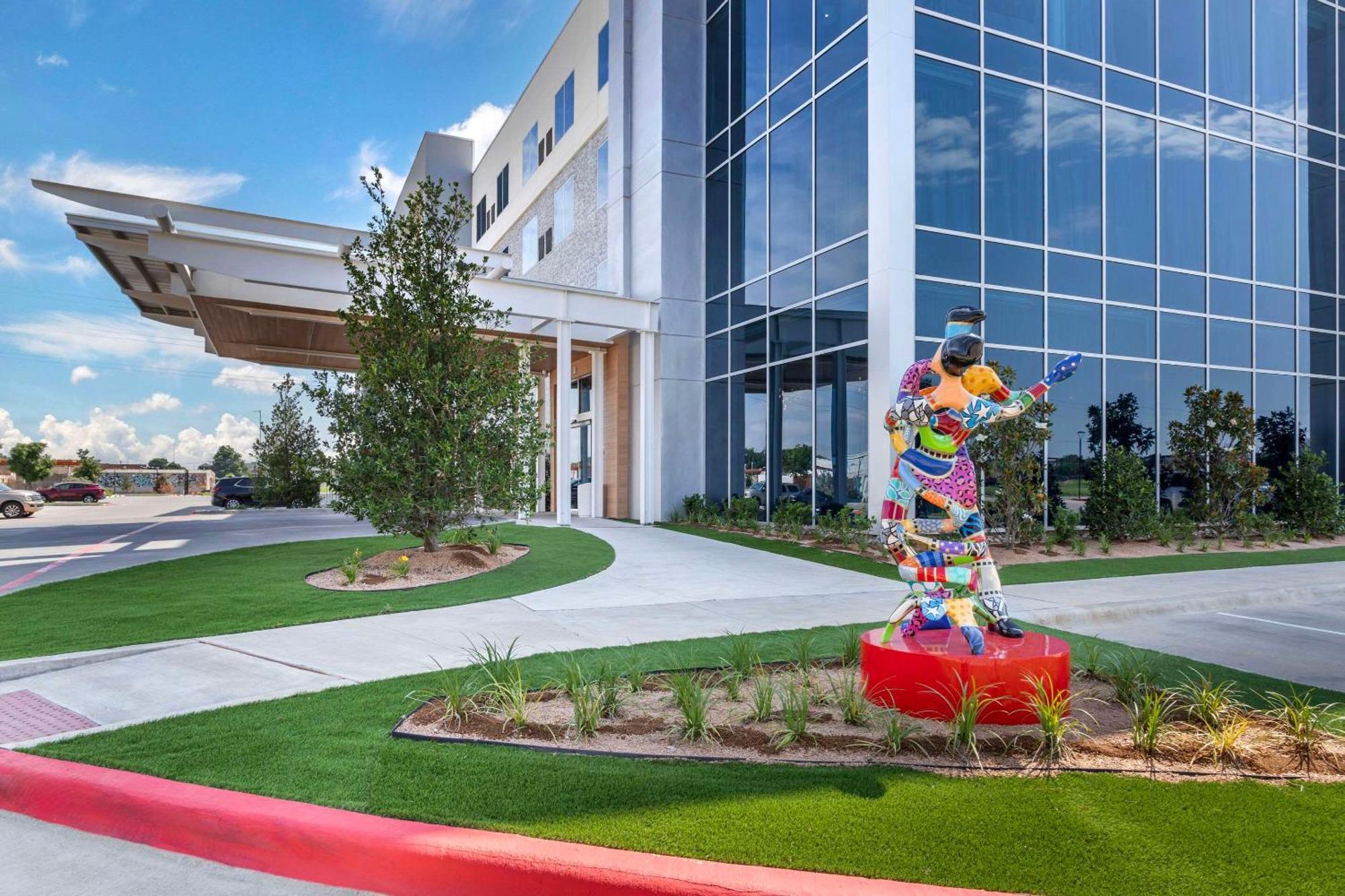 Cambria Hotel Waco University Riverfront Екстериор снимка