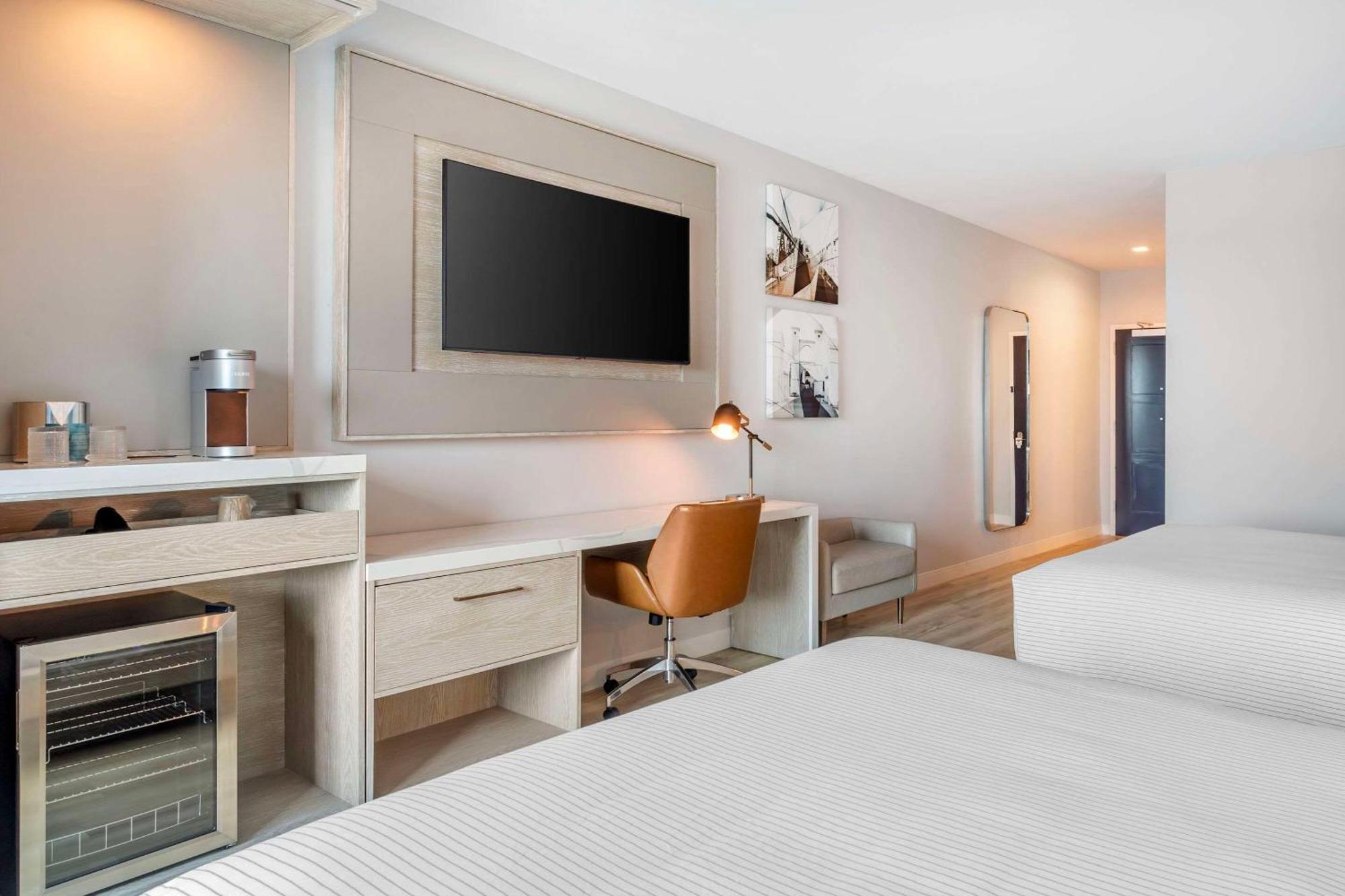 Cambria Hotel Waco University Riverfront Екстериор снимка