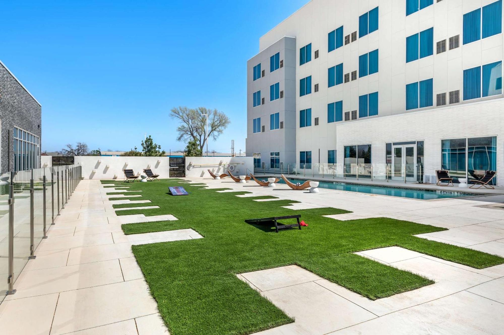 Cambria Hotel Waco University Riverfront Екстериор снимка