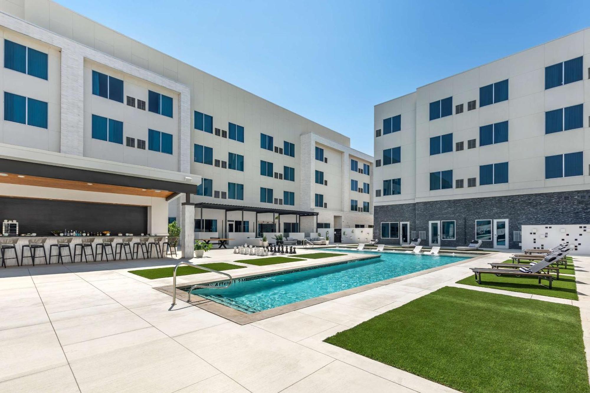 Cambria Hotel Waco University Riverfront Екстериор снимка