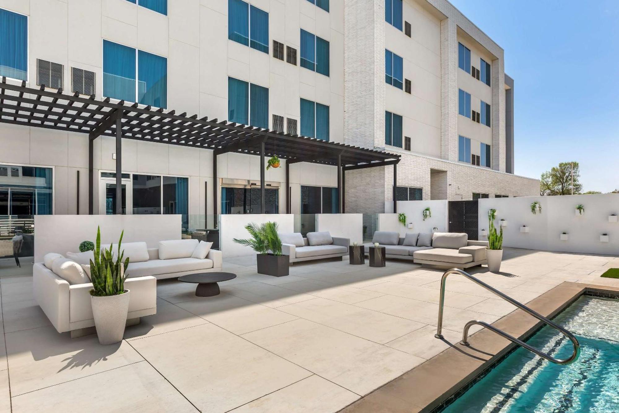 Cambria Hotel Waco University Riverfront Екстериор снимка